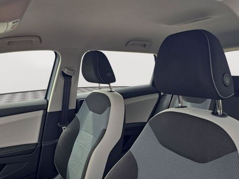 Certified 2025 Volkswagen Taos S AWD/4WD image 5