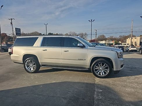 Used 2019 GMC Yukon XL SLT w/ Open Road Package image 2