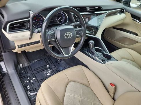 Used 2018 Toyota Camry XLE image 18