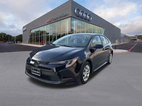 Used 2025 Toyota Corolla LE image 1
