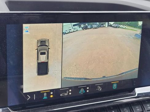 Used 2022 Chevrolet Silverado 1500 ZR2 w/ Technology Package AWD/4WD image 19