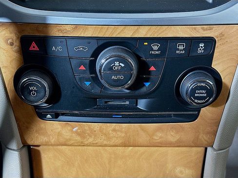 Used 2012 Chrysler 300 Limited w/ Luxury Group image 17