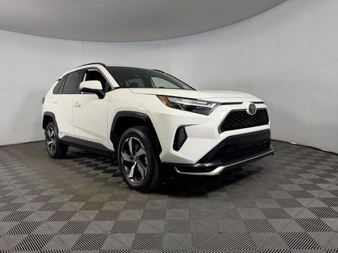 Used 2025 Toyota RAV4 SE AWD/4WD image 3