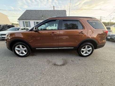 Used 2017 Ford Explorer XLT w/ Equipment Group 201A AWD/4WD image 4