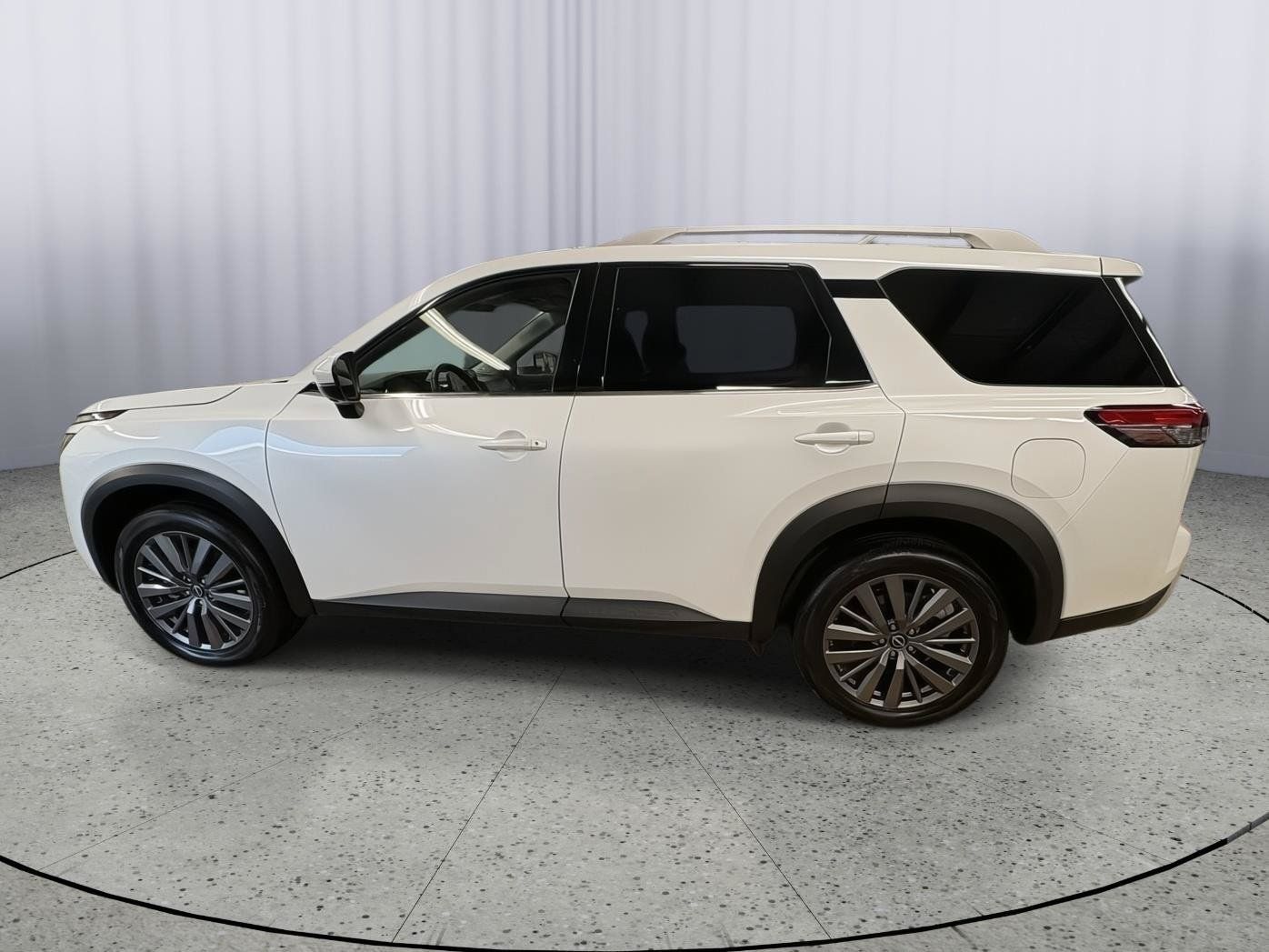 Used 2025 Nissan Pathfinder SL w/ SL Premium Package AWD/4WD image 2