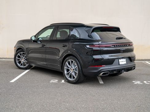 Certified 2026 Porsche Cayenne AWD/4WD image 3