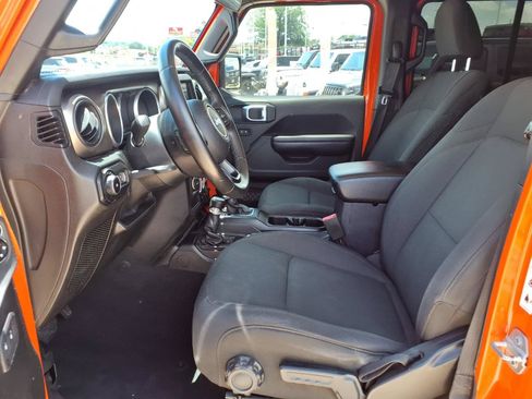 Used 2018 Jeep Wrangler Unlimited Sport S AWD/4WD image 17
