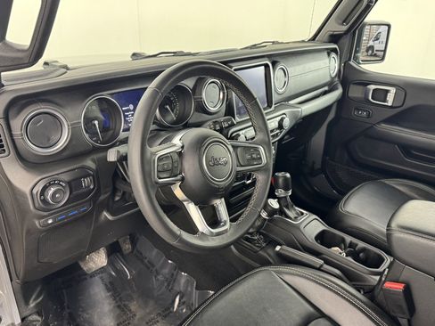 Used 2023 Jeep Wrangler Sahara image 16