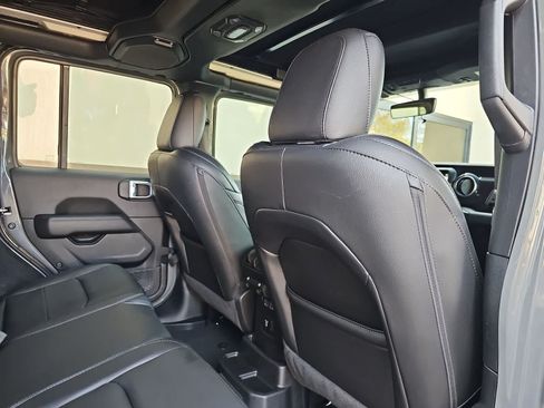Used 2020 Jeep Wrangler Unlimited Sahara AWD/4WD image 16