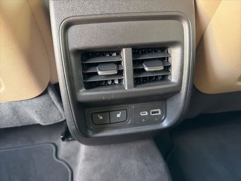 Certified 2024 Cadillac XT4 Luxury w/ Cold Weather Package image 18