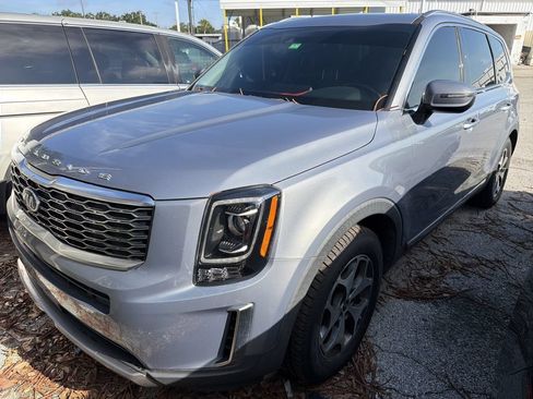 Used 2020 Kia Telluride EX w/ Towing Package FWD image 2