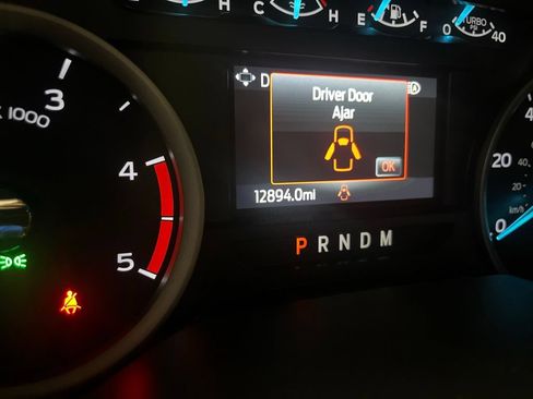 Used 2022 Ford F350 XLT w/ XLT Premium Package AWD/4WD image 5
