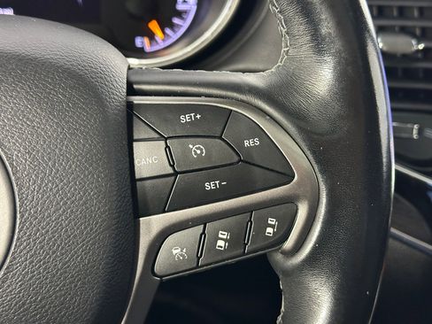 Used 2020 Jeep Grand Cherokee Overland image 28