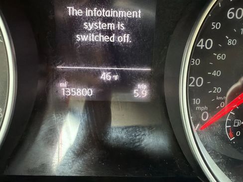 Used 2016 Volkswagen Golf Limited Edition image 17