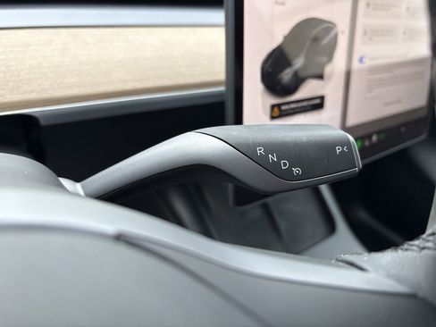 Used 2025 Tesla Model Y Long Range RWD image 15