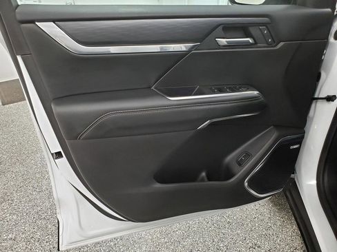 Used 2025 GMC Acadia Elevation FWD image 13