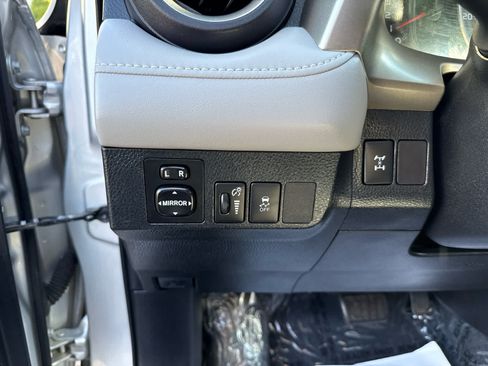Used 2013 Toyota RAV4 XLE AWD/4WD image 17