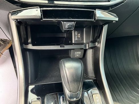 Used 2017 Honda Accord EX-L image 25