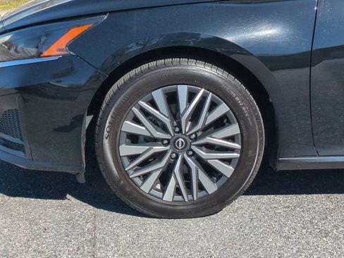 Used 2024 Nissan Altima 2.5 SV image 11