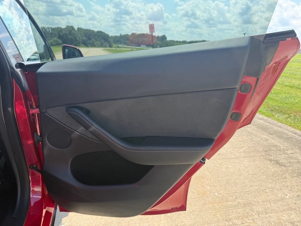 Used 2023 Tesla Model Y Long Range AWD/4WD image 15