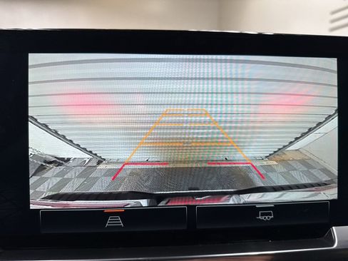 Used 2024 GMC Sierra 2500 SLE w/ SLE Convenience Package image 9