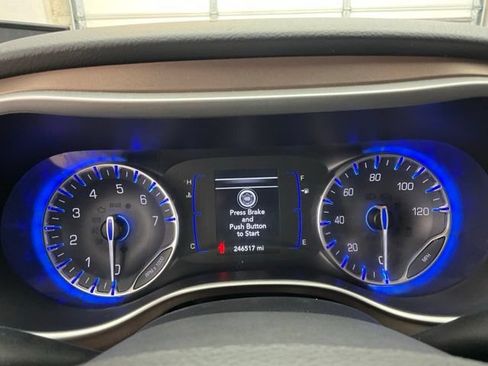 Used 2018 Chrysler Pacifica L FWD image 6