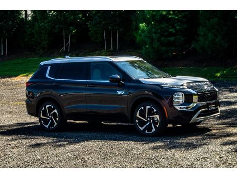 New 2025 Mitsubishi Outlander image 12