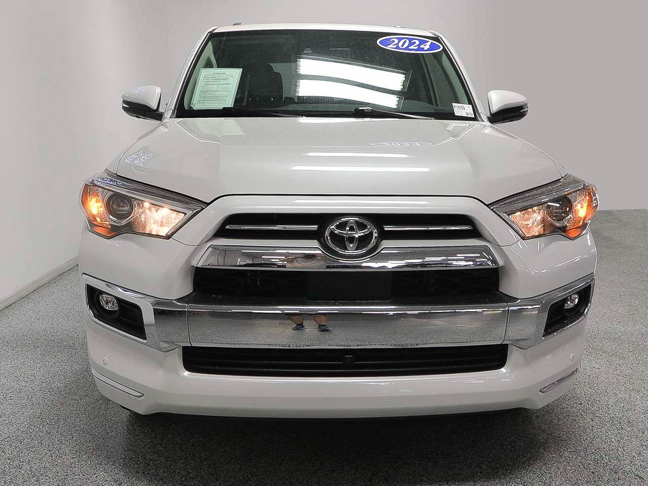Used 2024 Toyota 4Runner Limited AWD/4WD image 2