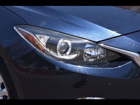 Used 2016 MAZDA MAZDA3 i Touring FWD image 42