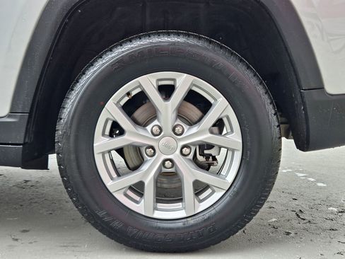 Used 2023 Jeep Grand Cherokee Limited image 29