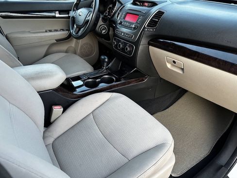 Used 2015 Kia Sorento LX AWD/4WD image 13
