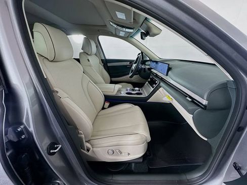 Certified 2026 Genesis GV80 2.5T Advanced image 31