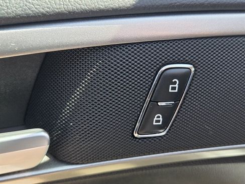 Used 2019 Ford Fusion SE FWD image 10
