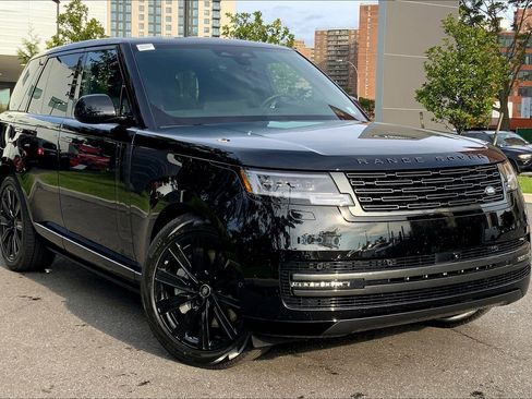 New 2025 Land Rover Range Rover SE image 2