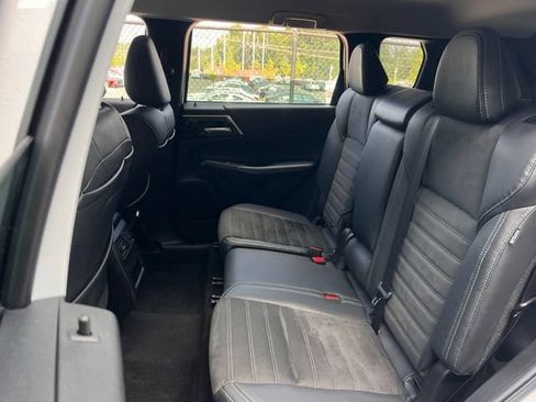 Used 2023 Mitsubishi Outlander SE FWD image 19