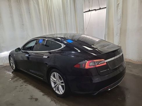 Used 2015 Tesla Model S 70D image 4