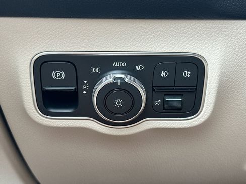 New 2025 Mercedes-Benz GLB 250 4MATIC image 29