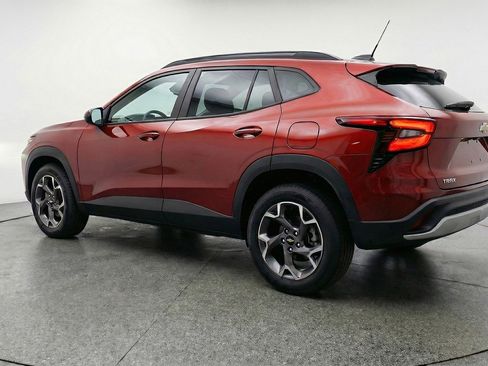 Used 2025 Chevrolet Trax LT image 5