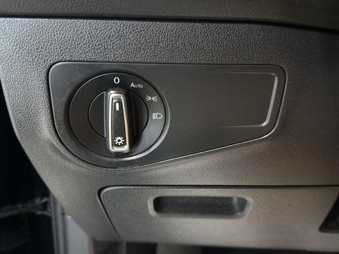 Used 2018 Volkswagen Tiguan SE image 16