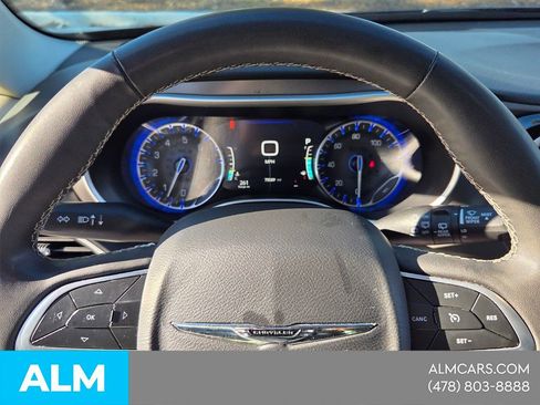 Used 2023 Chrysler Pacifica Touring-L FWD image 24