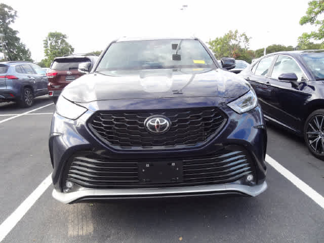 Used 2025 Toyota Highlander XSE AWD/4WD image 2