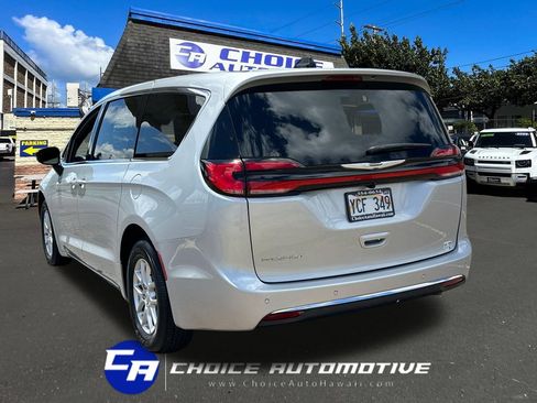 Used 2026 Chrysler Pacifica Select FWD image 5