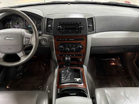 Used 2006 Jeep Grand Cherokee Limited image 25