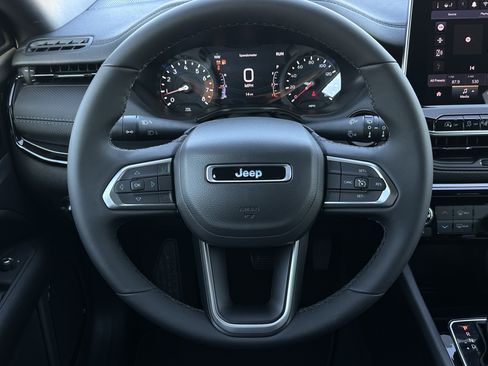 New 2026 Jeep Compass Latitude image 10