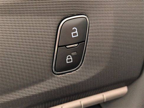 Used 2025 Ford Explorer ST-Line w/ ST-Line Street Pack image 11