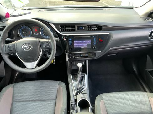Used 2019 Toyota Corolla LE image 19