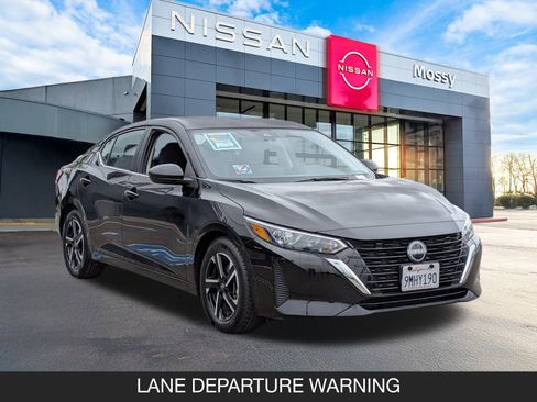 Used 2024 Nissan Sentra SV image 2