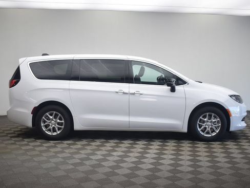 New 2027 Chrysler Pacifica LX FWD image 3