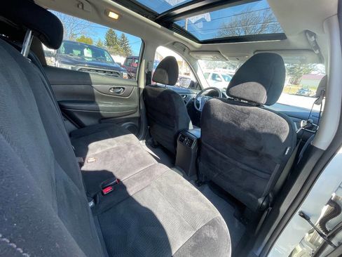 Used 2016 Nissan Rogue SV w/ SV Premium Package image 28