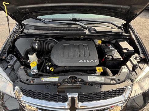 Used 2013 Dodge Grand Caravan SXT image 29